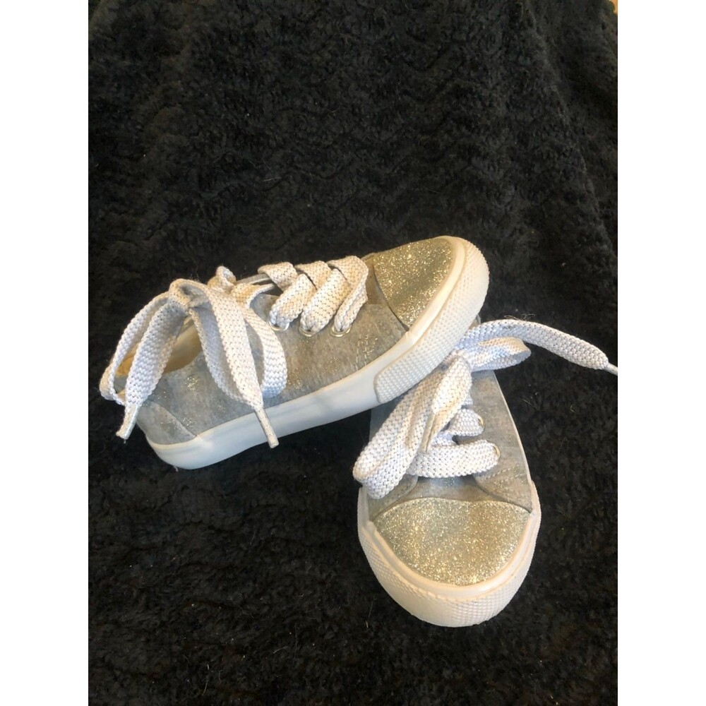 Cat and jack girls size 7 silver heart sneakers shoes